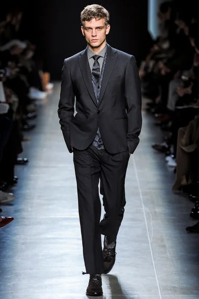 Look 30